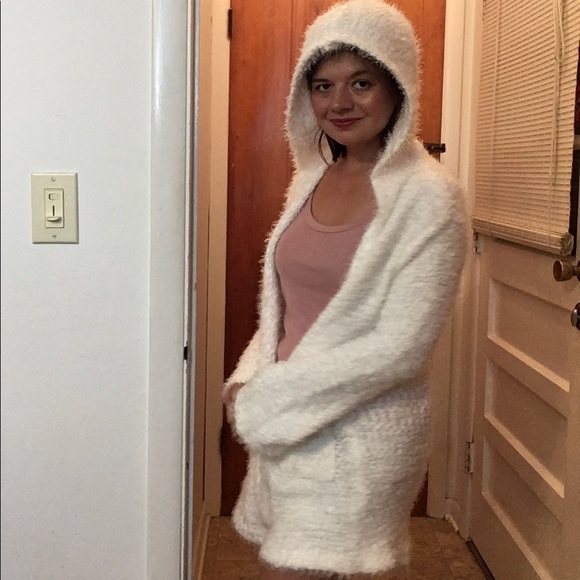 ❌SOLD❌PLUSH in Snow- Popcorn Knit Cardigan - Picture 9 of 9